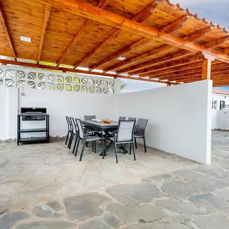 Exclusive Villa Olivia With Private Heated Pool וילה *