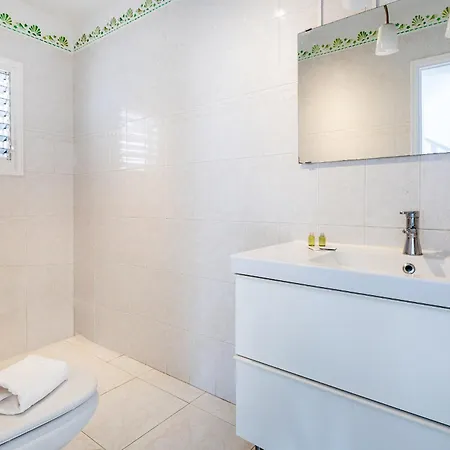 Exclusive Villa Olivia With Private Heated Pool וילה *