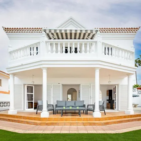 ヴィラ Exclusive Villa Olivia With Private Heated Pool *